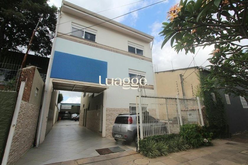 Casa à venda com 3 quartos, 369m² - Foto 1