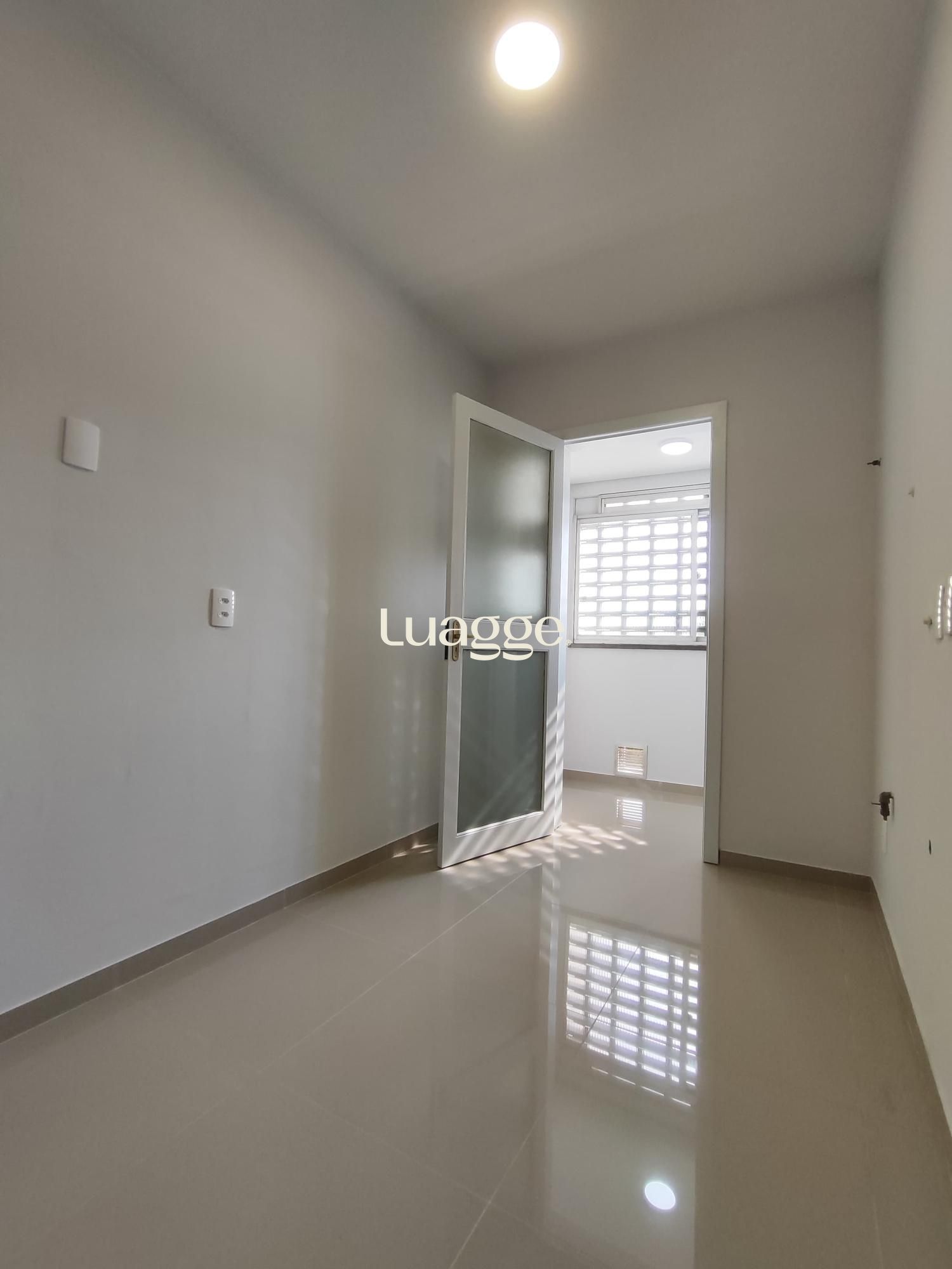Apartamento à venda com 2 quartos, 67m² - Foto 2