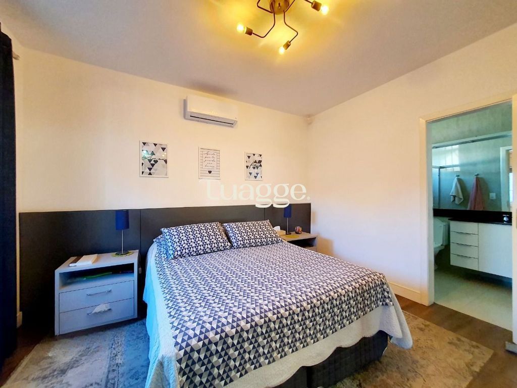 Casa à venda com 3 quartos, 228m² - Foto 13