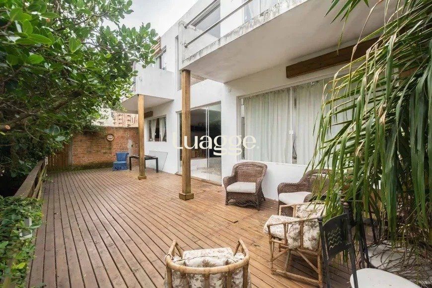 Casa à venda com 3 quartos, 274m² - Foto 8