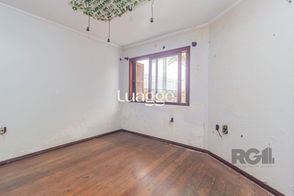 Casa à venda com 3 quartos, 242m² - Foto 2