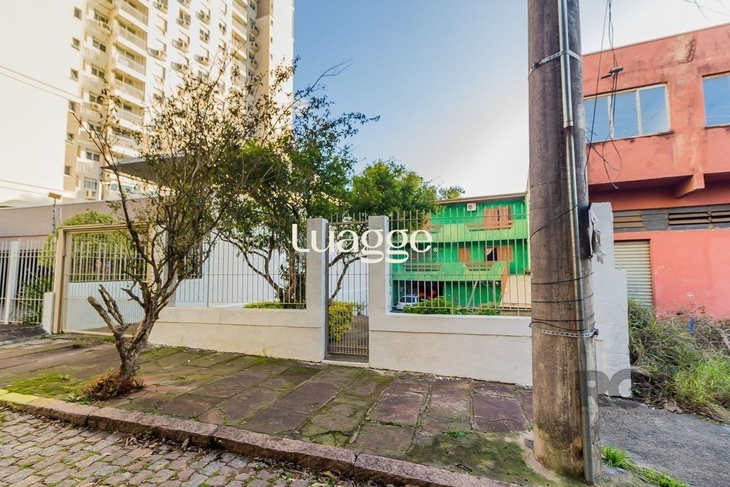 Casa à venda com 5 quartos, 241m² - Foto 1