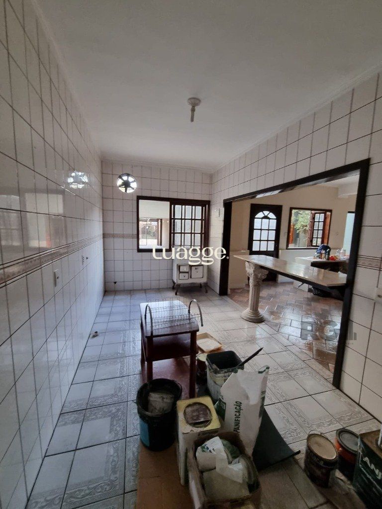 Casa à venda com 3 quartos, 227m² - Foto 9