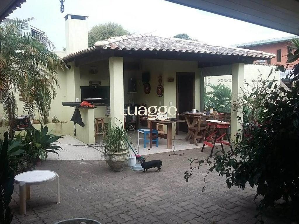 Casa à venda com 3 quartos, 221m² - Foto 2