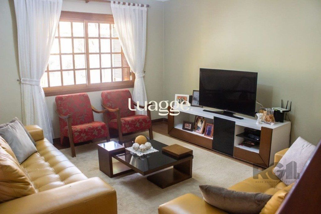 Casa à venda com 4 quartos, 297m² - Foto 1