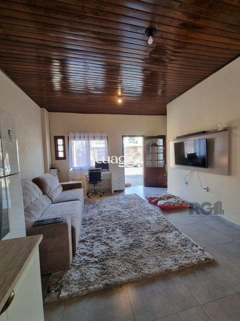 Casa à venda com 3 quartos, 227m² - Foto 1