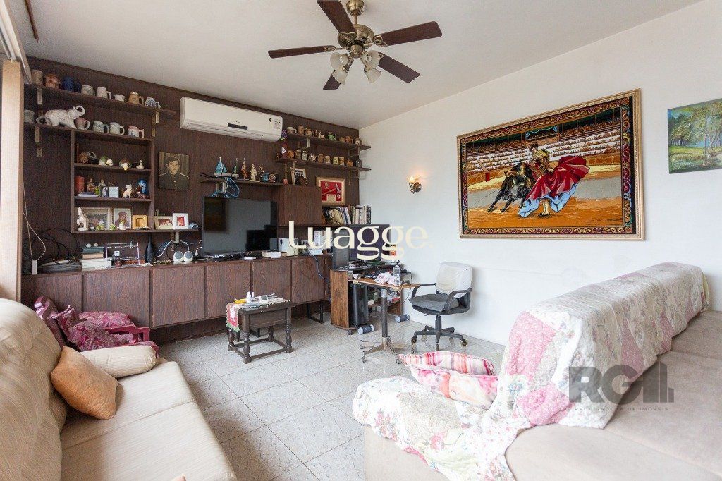 Casa à venda com 4 quartos, 246m² - Foto 1
