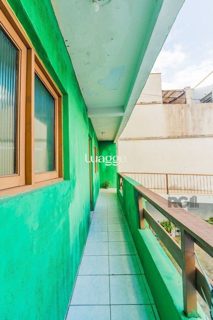 Casa à venda com 5 quartos, 241m² - Foto 2