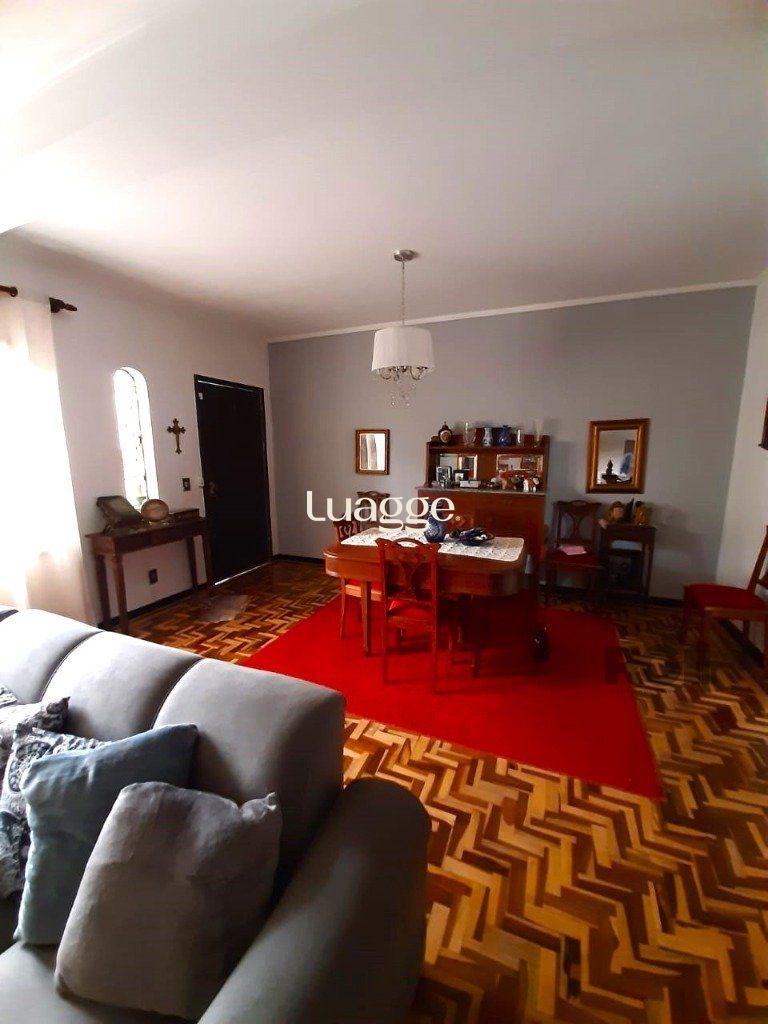 Casa à venda com 3 quartos, 211m² - Foto 3