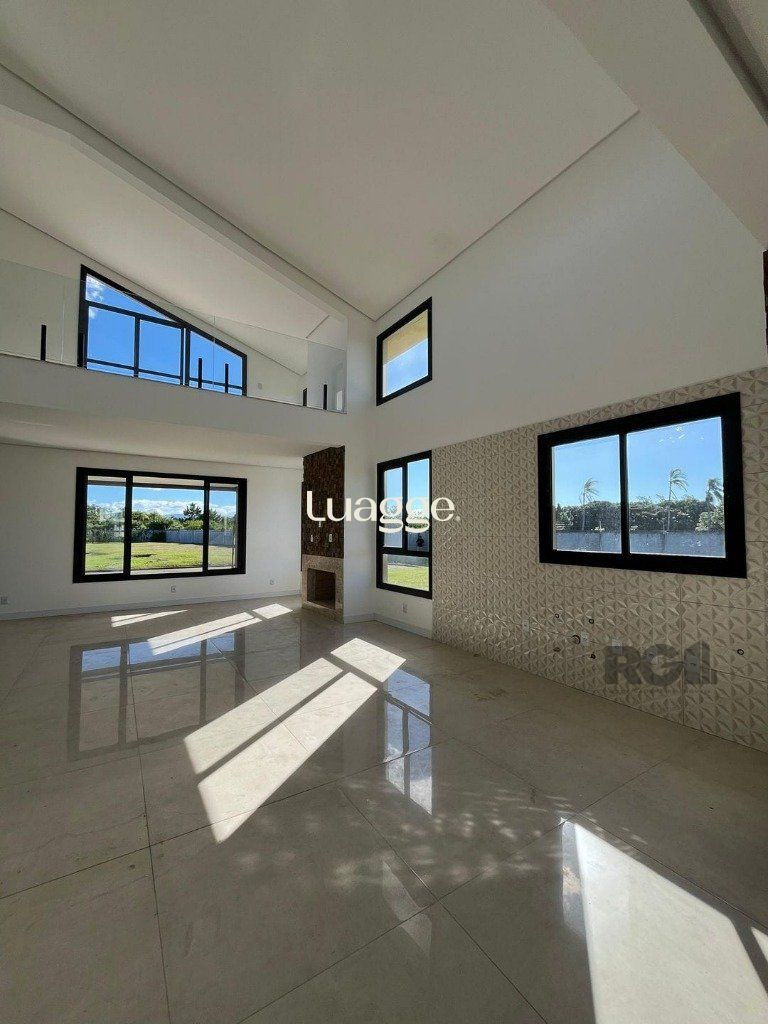 Casa de Condomínio à venda com 3 quartos, 229m² - Foto 2