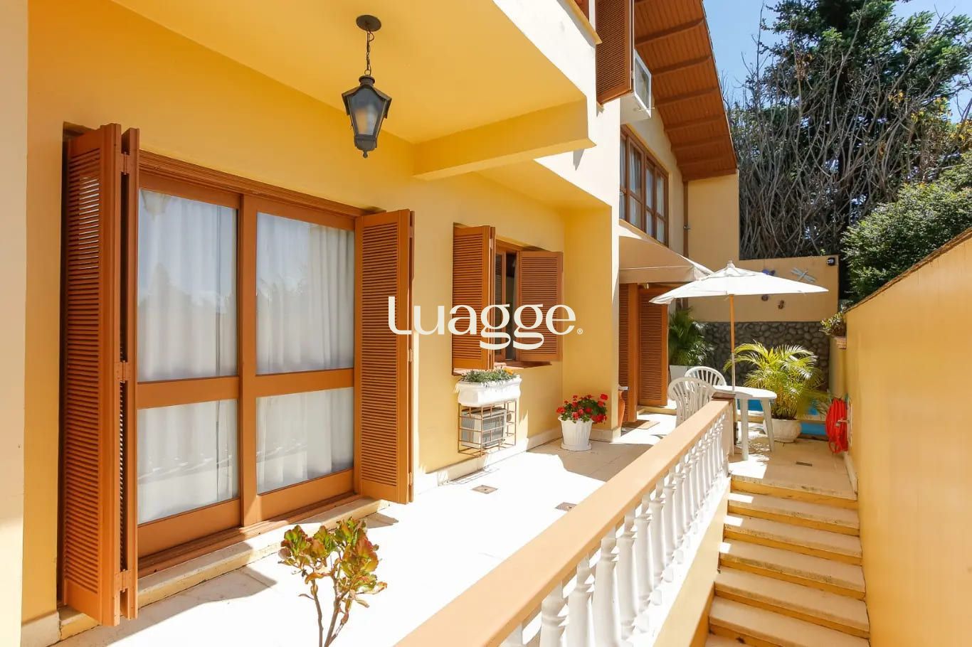 Casa à venda com 3 quartos, 299m² - Foto 1