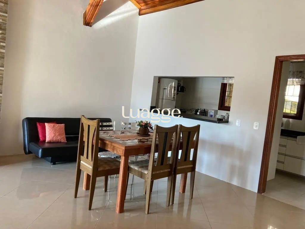 Casa à venda com 3 quartos, 182m² - Foto 2
