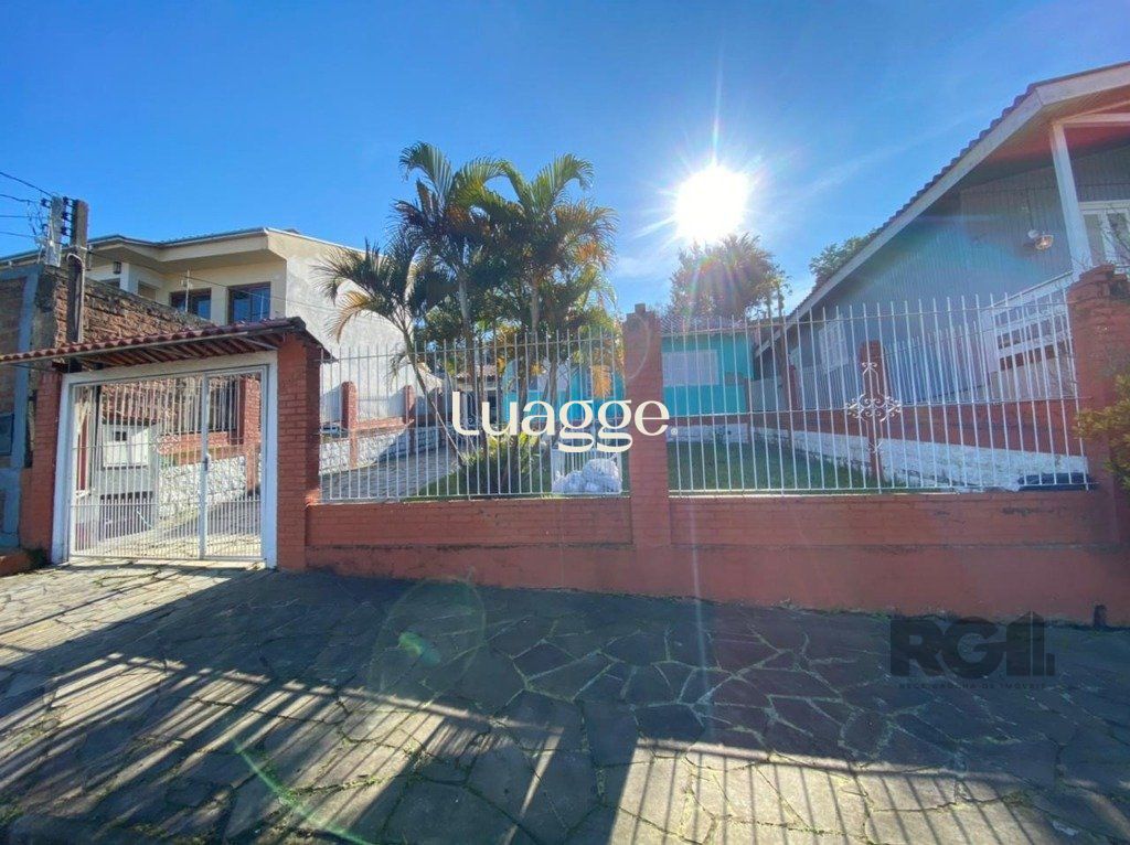 Casa à venda com 3 quartos, 111m² - Foto 1
