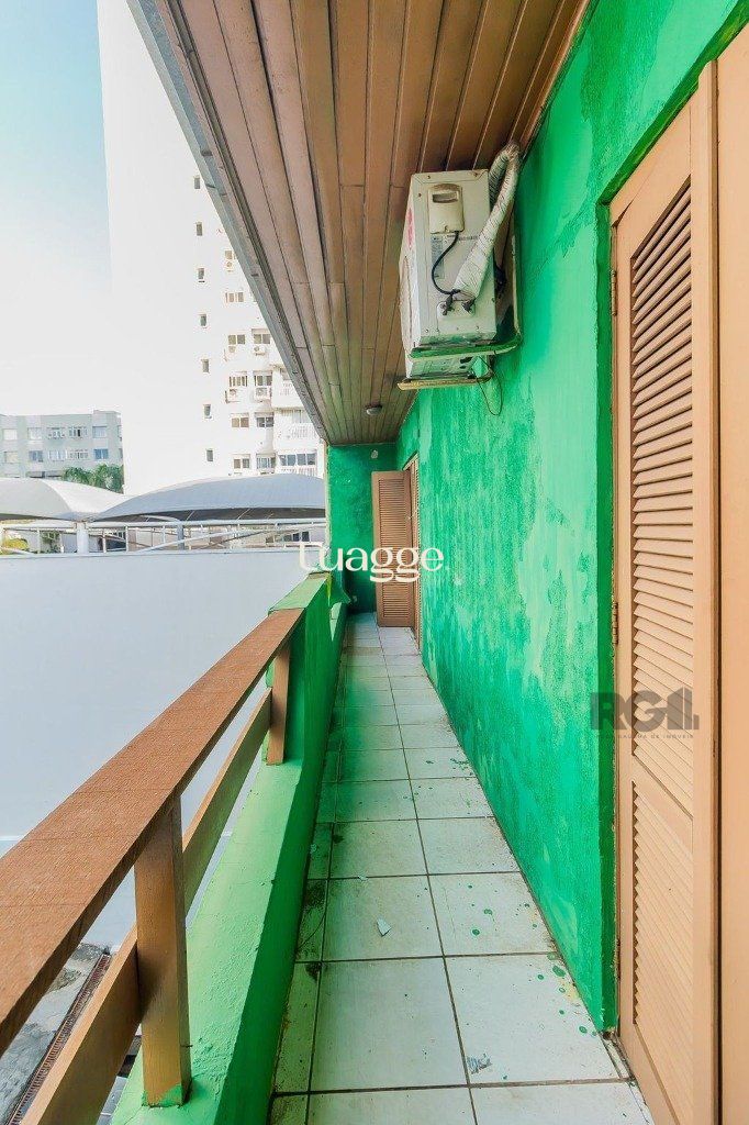 Casa à venda com 5 quartos, 241m² - Foto 11