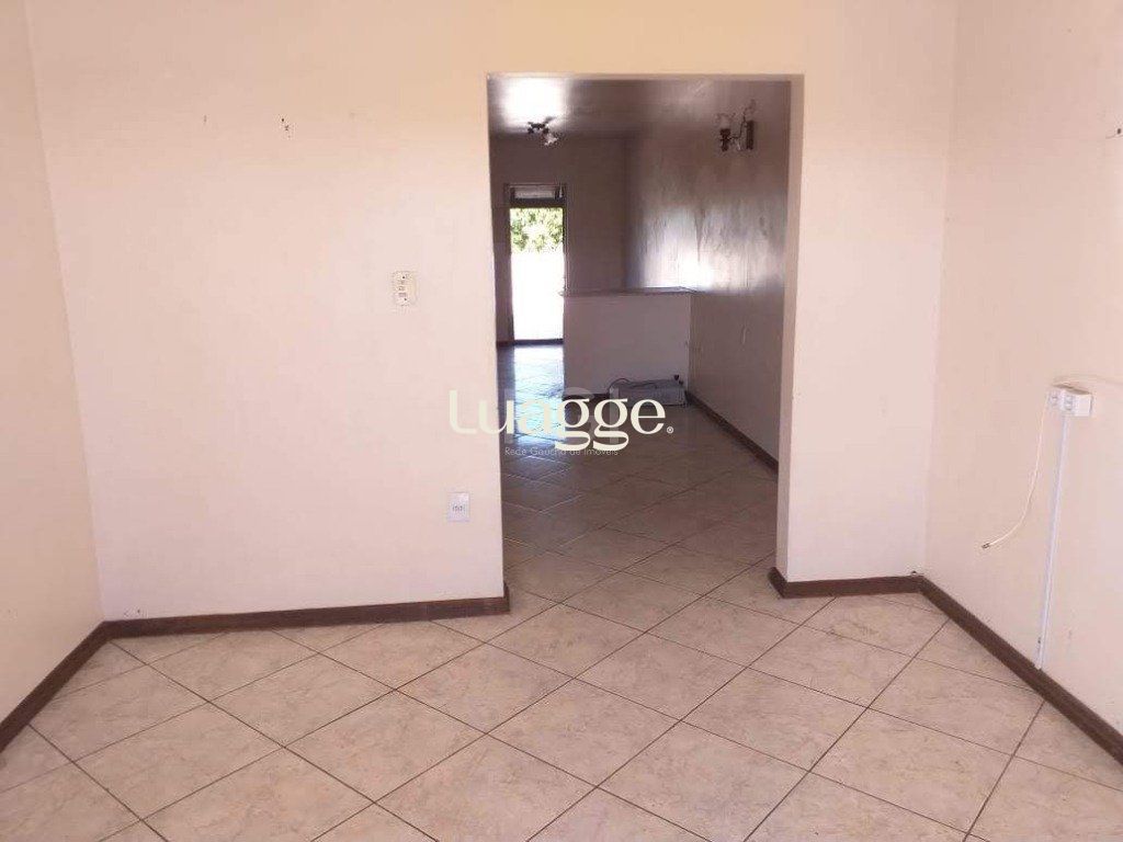 Casa à venda com 6 quartos, 200m² - Foto 8