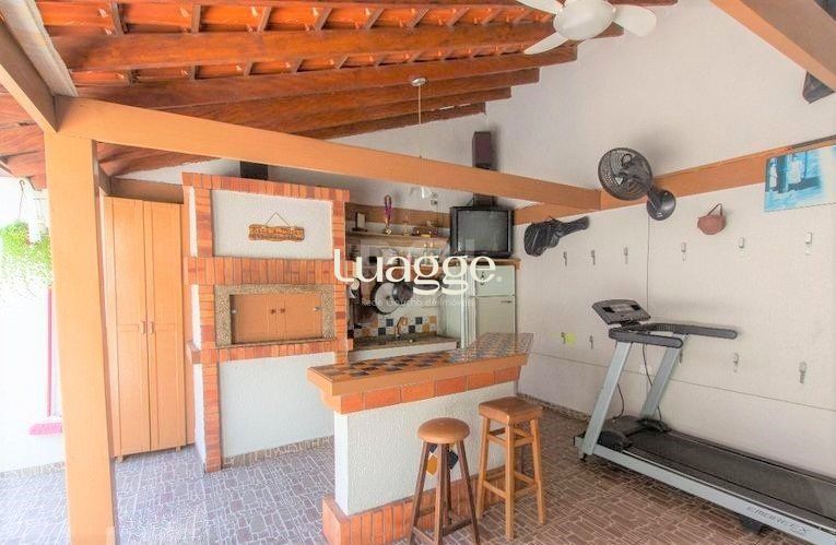 Casa à venda com 3 quartos, 240m² - Foto 25