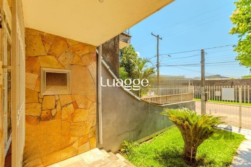 Casa à venda com 3 quartos, 73m² - Foto 1