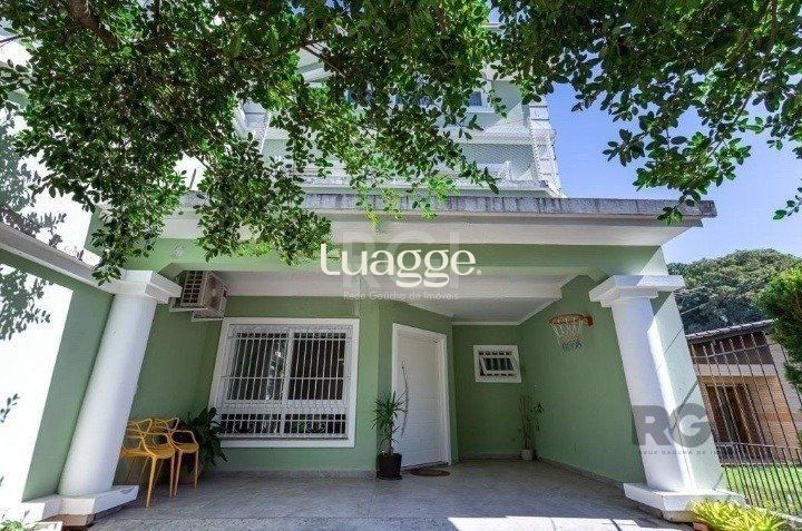 Casa à venda com 3 quartos, 209m² - Foto 1