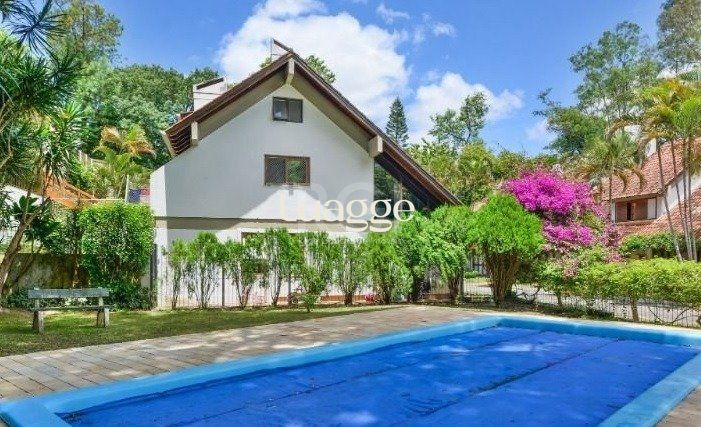 Casa de Condomínio à venda com 5 quartos, 220m² - Foto 1