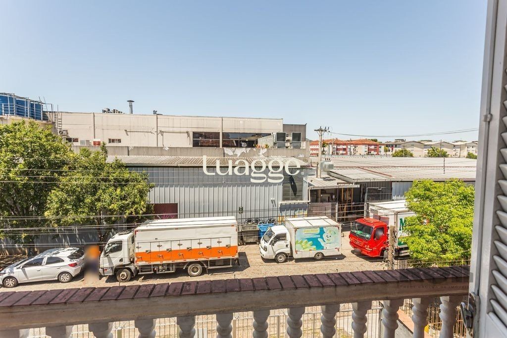Casa à venda com 3 quartos, 211m² - Foto 8