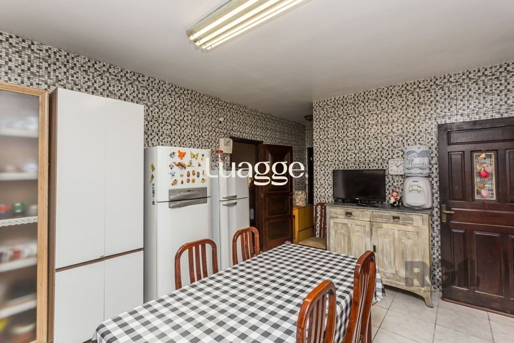 Casa à venda com 3 quartos, 211m² - Foto 17