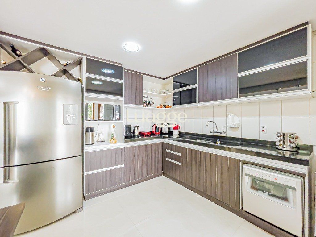 Casa de Condomínio à venda com 4 quartos, 243m² - Foto 24