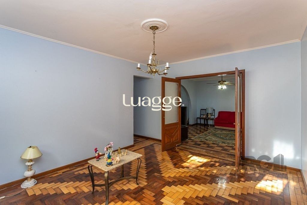 Casa à venda com 4 quartos, 218m² - Foto 2