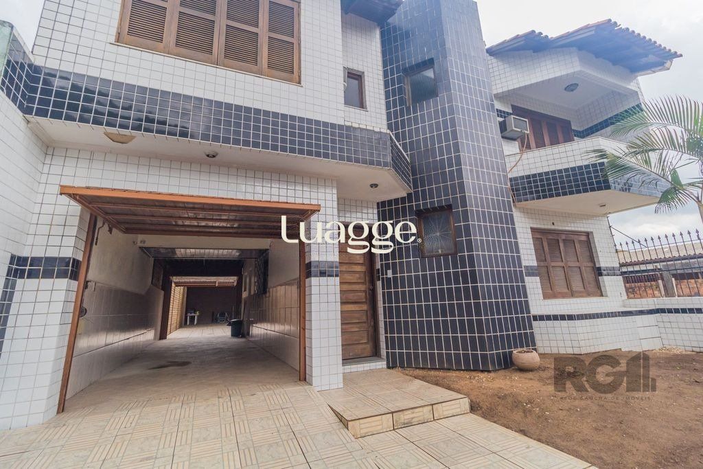 Casa à venda com 3 quartos, 242m² - Foto 1