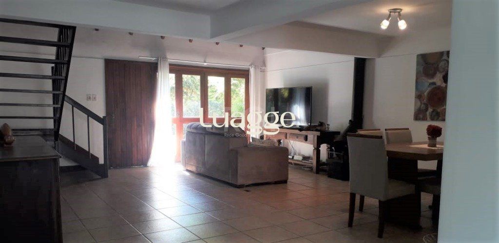 Casa de Condomínio à venda com 5 quartos, 220m² - Foto 2