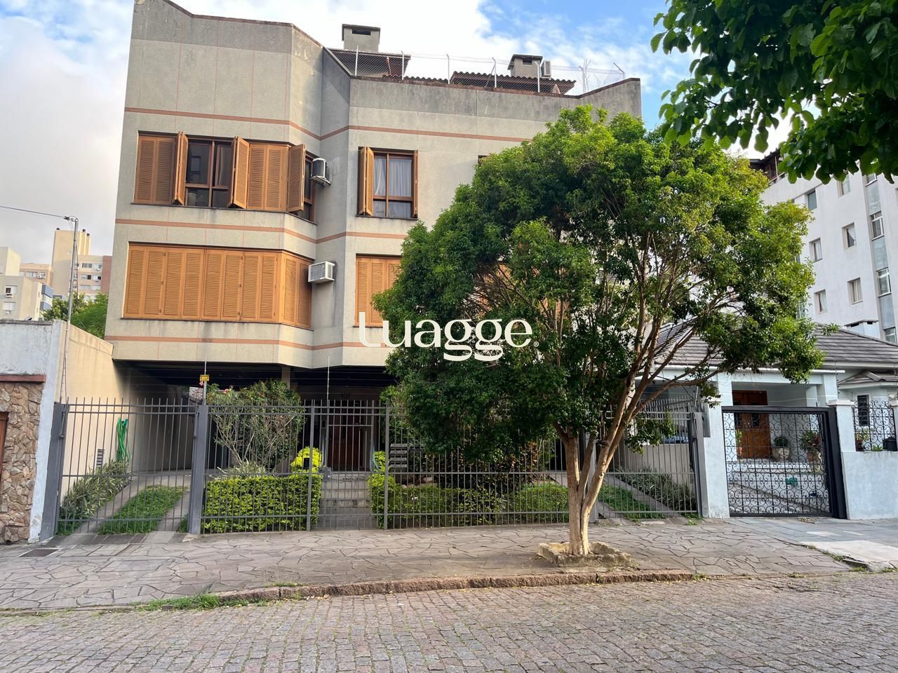 Apartamento de 02 dormitorios com vaga de garagem no Bairro Santana em Porto Alegre/RS