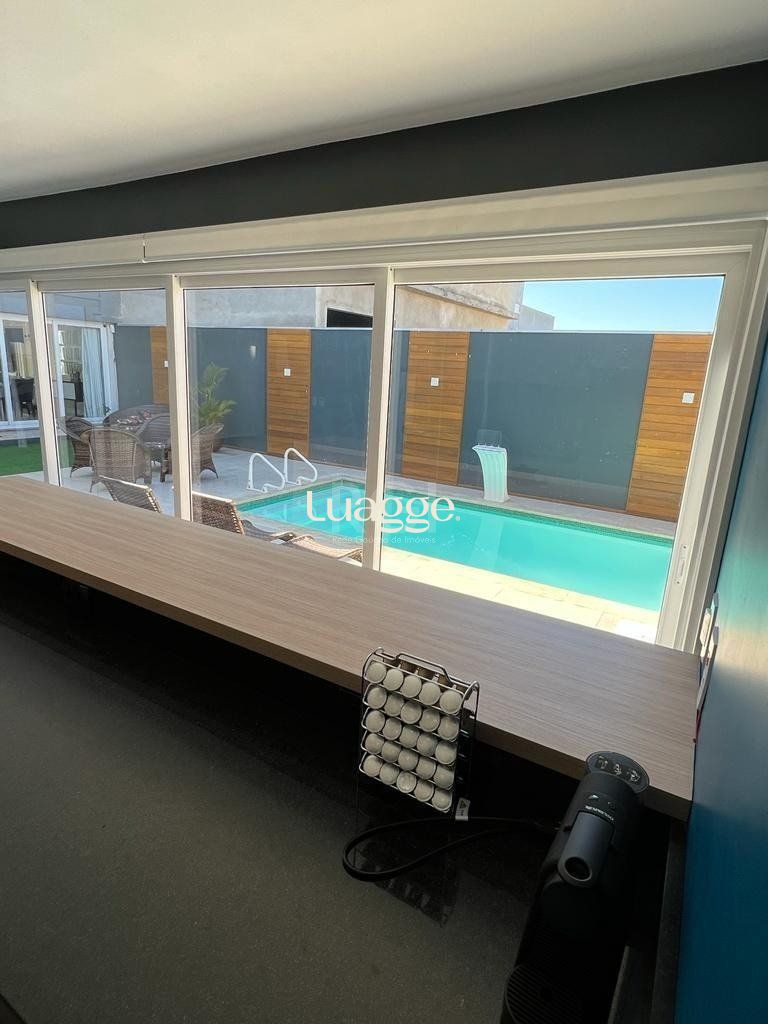 Casa de Condomínio à venda com 3 quartos, 211m² - Foto 2