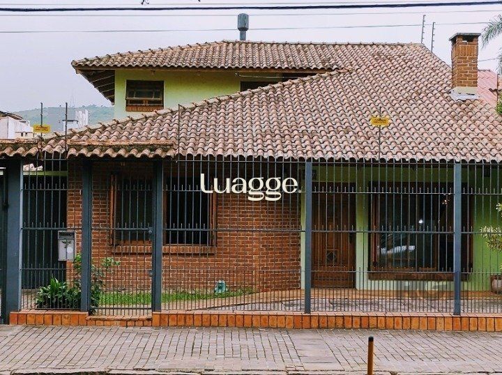 Casa à venda com 3 quartos, 281m² - Foto 1