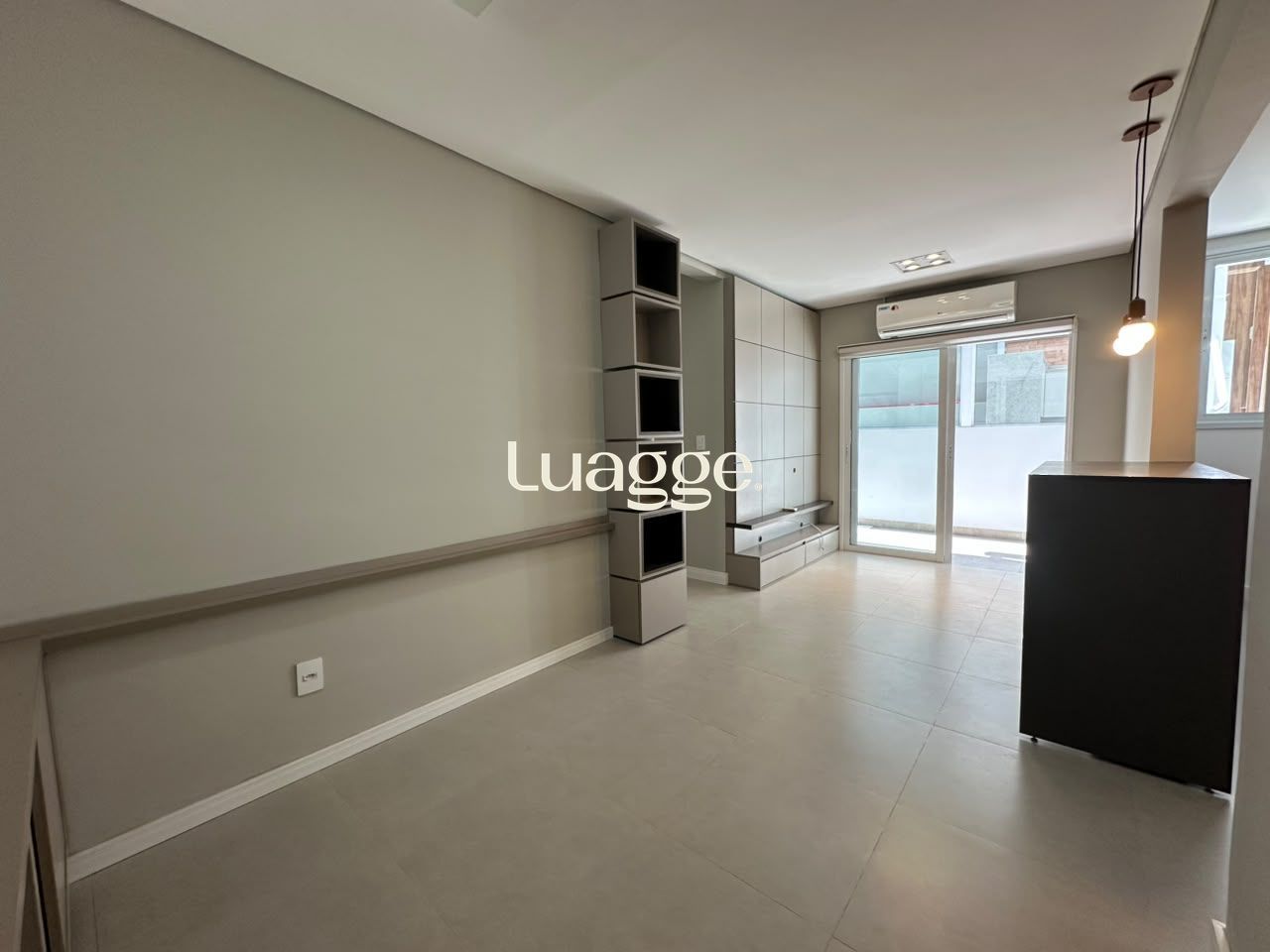 Apartamento garden espaçoso com 03 quartos e suite no Bairro cristal/ Porto Alegre.