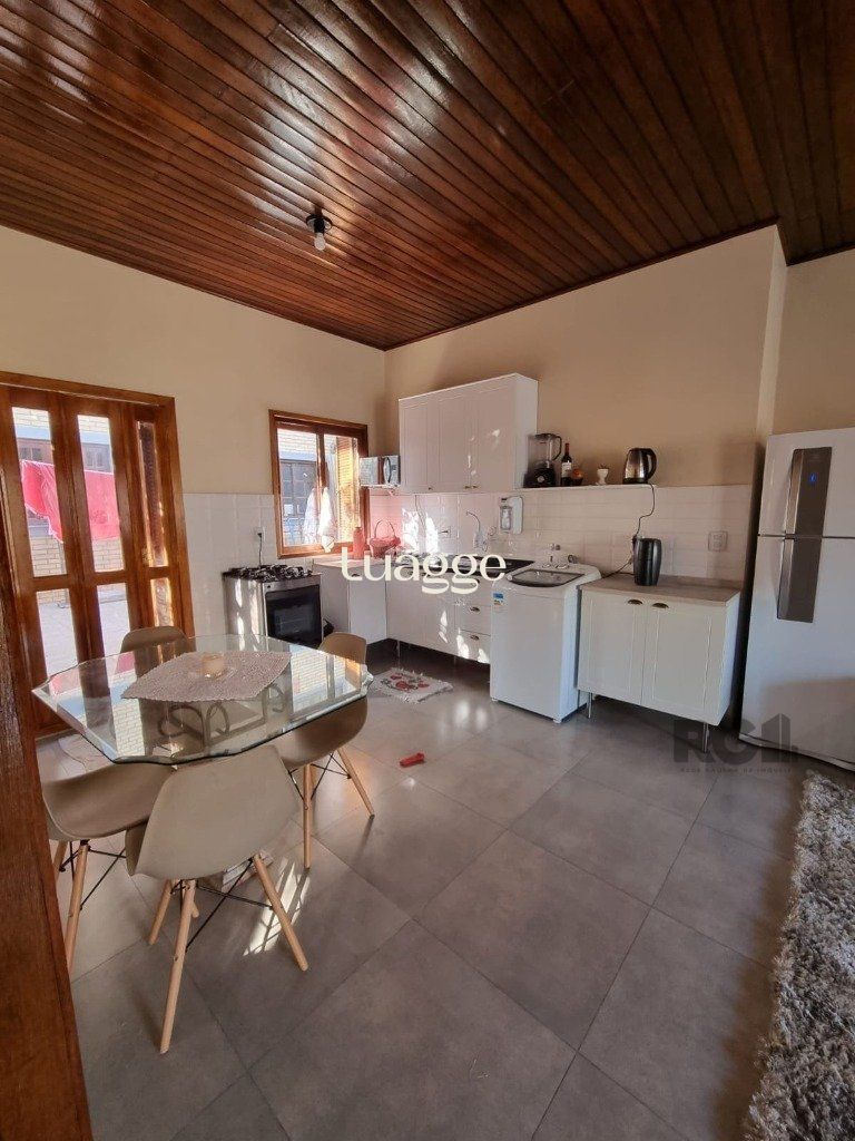 Casa à venda com 3 quartos, 227m² - Foto 3