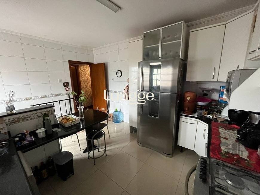 Casa à venda com 3 quartos, 201m² - Foto 11