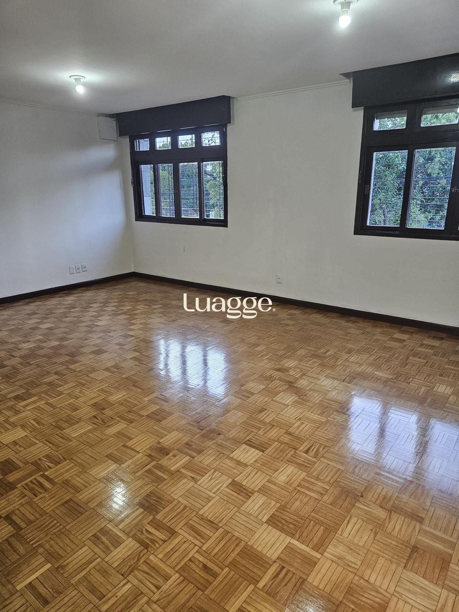 Casa à venda com 3 quartos, 165m² - Foto 1