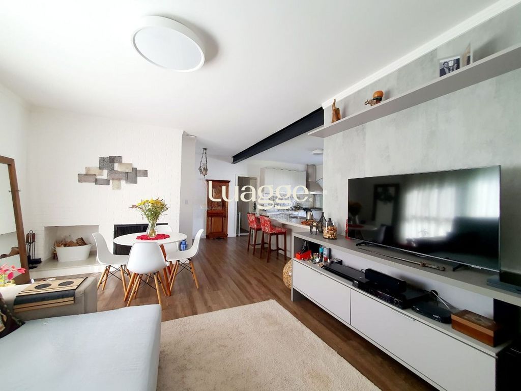 Casa à venda com 3 quartos, 228m² - Foto 4