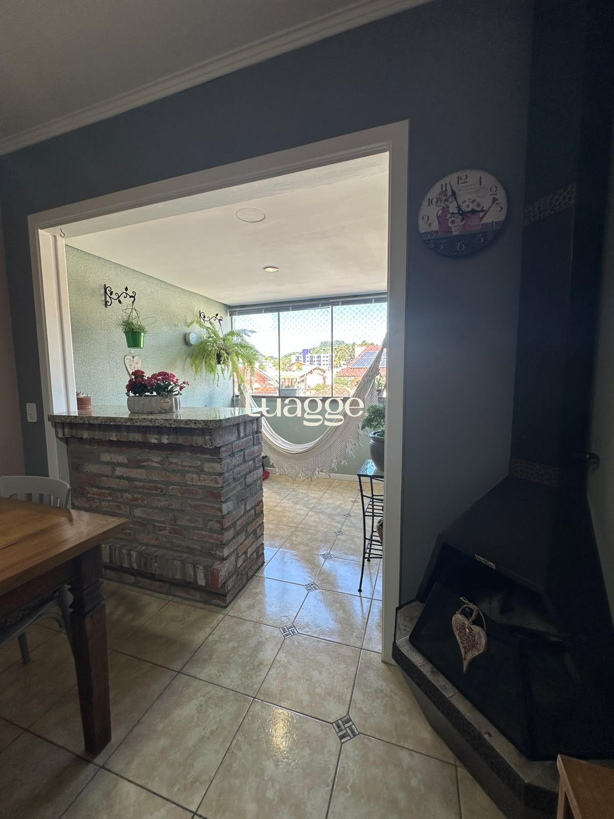 Apartamento de 2 dormitórios, com 1 vaga de garagem coberta, no bairro Teresópolis.