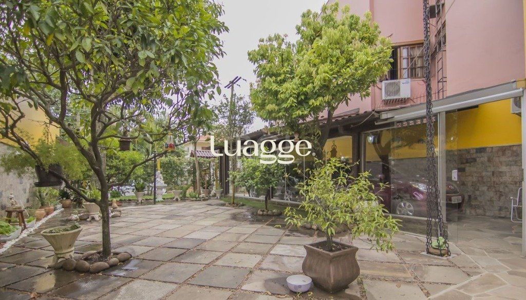 Casa à venda com 3 quartos, 254m² - Foto 1