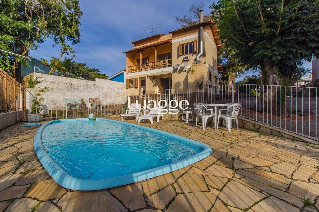 Casa à venda com 4 quartos, 300m² - Foto 1