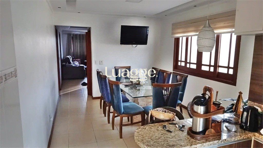 Casa à venda com 3 quartos, 239m² - Foto 5