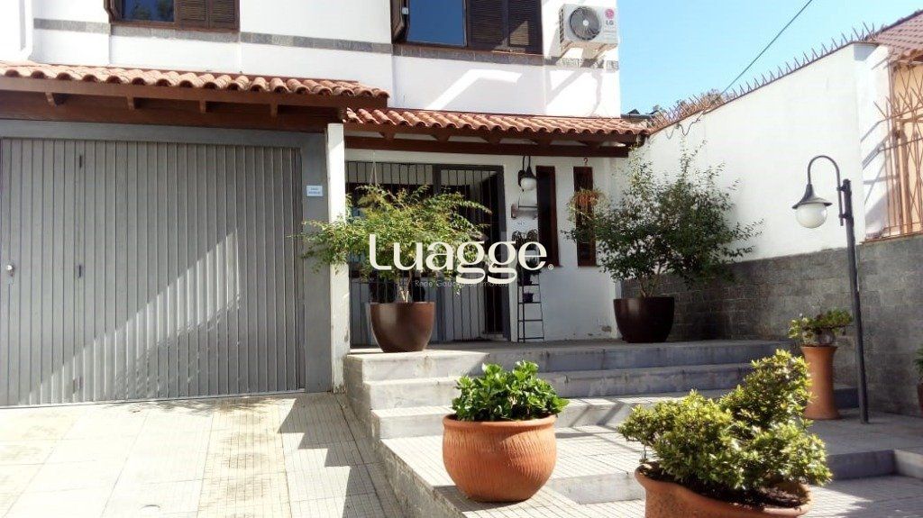 Casa à venda com 3 quartos, 240m² - Foto 1