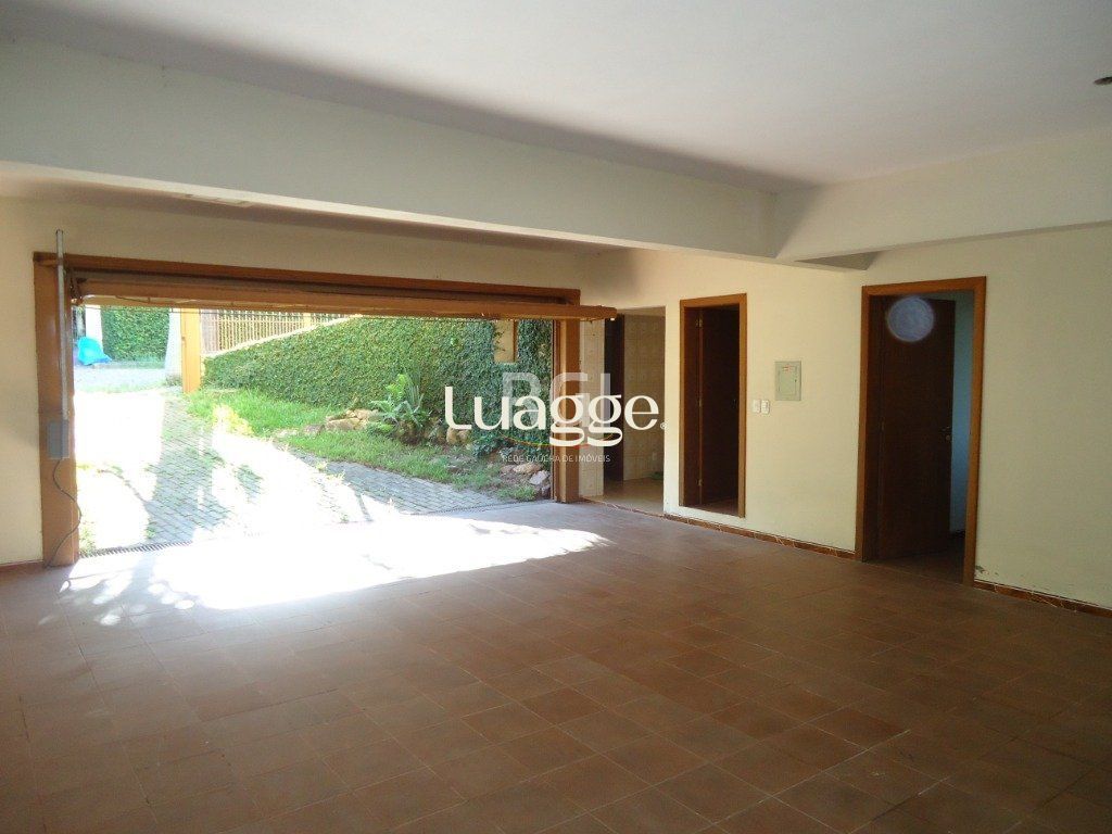 Casa à venda com 3 quartos, 332m² - Foto 2