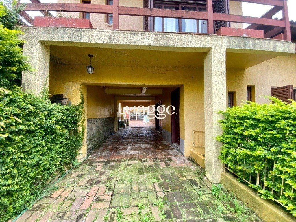 Casa à venda com 3 quartos, 295m² - Foto 1