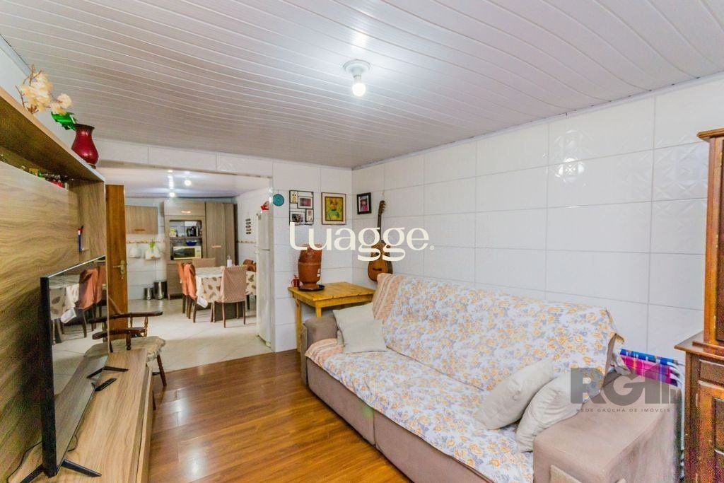 Casa à venda com 2 quartos, 100m² - Foto 1