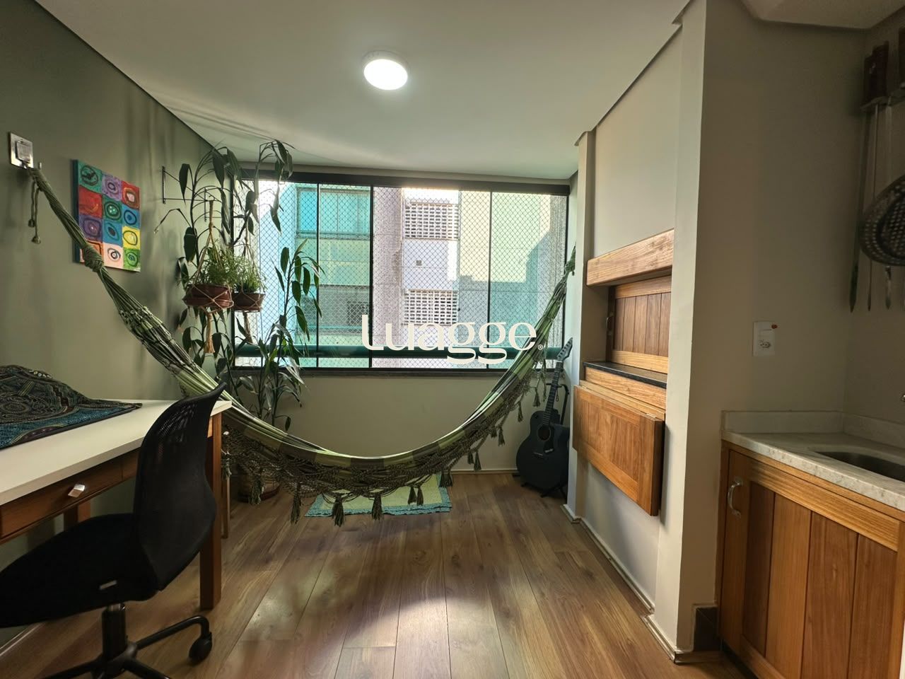 Apartamento 2 dormitórios, com churrasqueira e 1 vaga no bairro Teresópolis em Porto Alegre