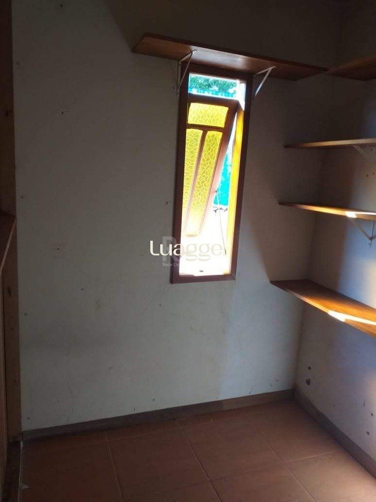 Casa à venda com 6 quartos, 200m² - Foto 14