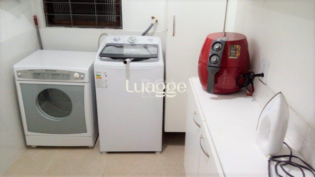 Casa à venda com 3 quartos, 240m² - Foto 17