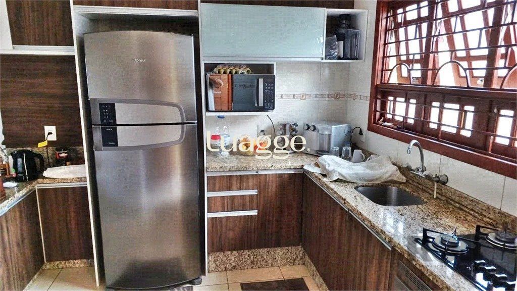Casa à venda com 3 quartos, 239m² - Foto 4