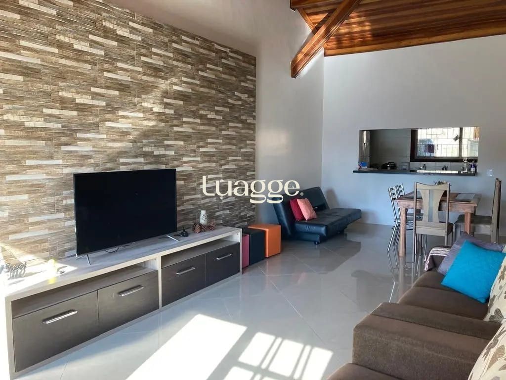 Casa à venda com 3 quartos, 182m² - Foto 1
